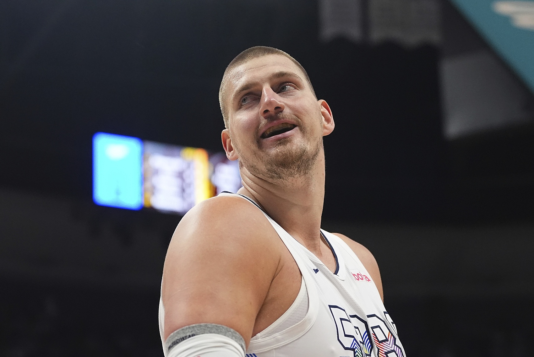 放棄3億？表兄弟：?jiǎn)袒鎺缀踹x擇退休 然后再續(xù)簽其最高工資合同 他瘋了